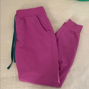Figs Women’s Zamora Joggers - Magenta